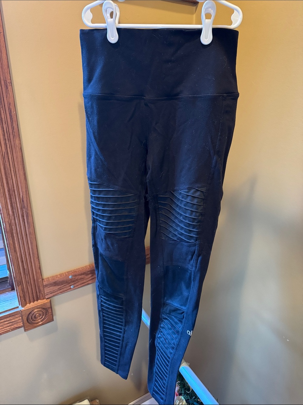 Alo Yoga Women's moto yoga pants